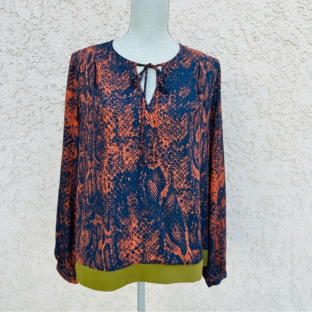 Cabi Blouse Womens Medium Long Sleeve Snake‎ Print Faux Wrap Green Accent Hem